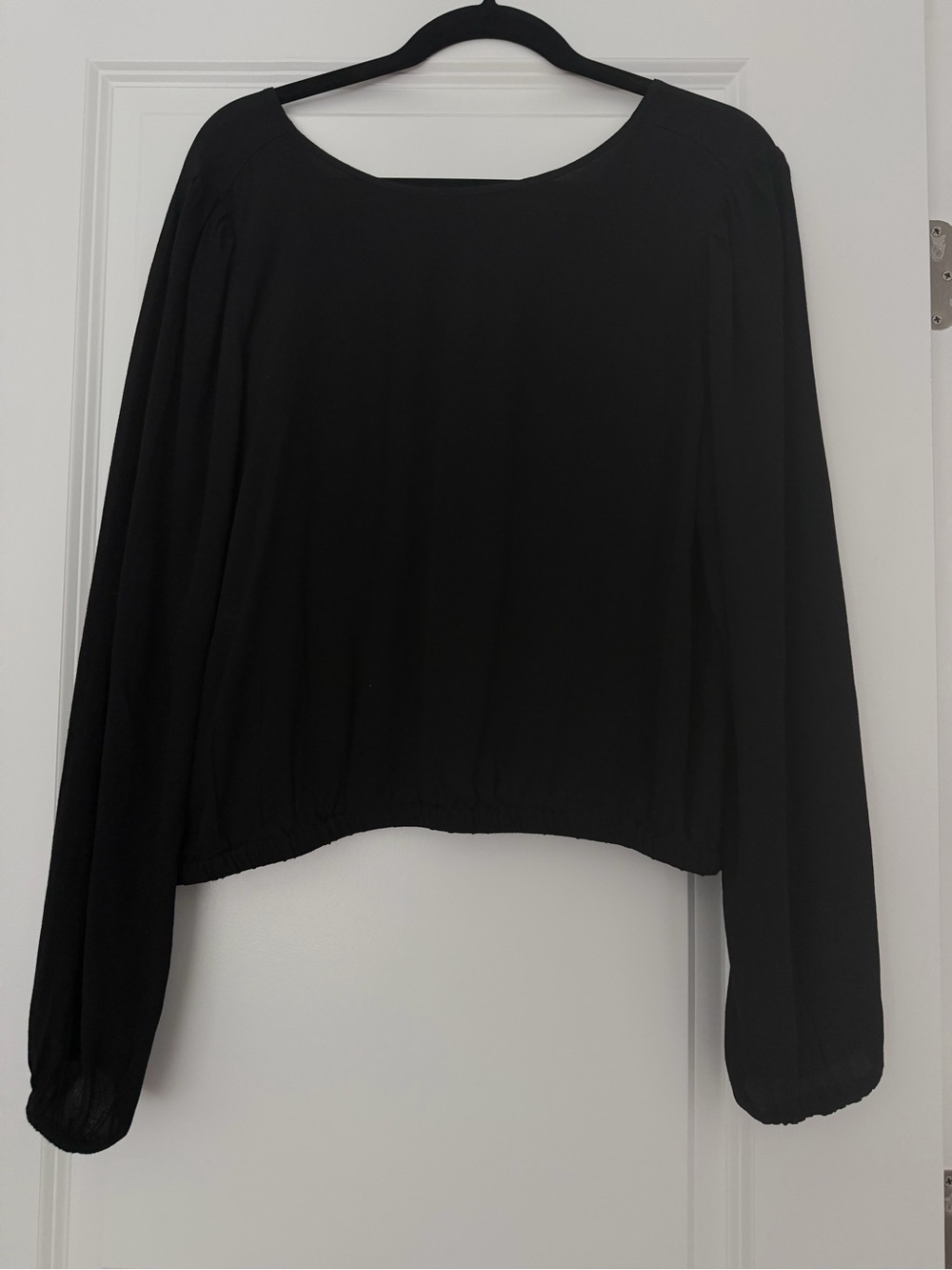 LOFT Black Long-Sleeve Cropped Scoop-Neck Top